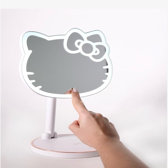 Hello Kitty LED Rechargeable Mirror - Picture 6 of 8